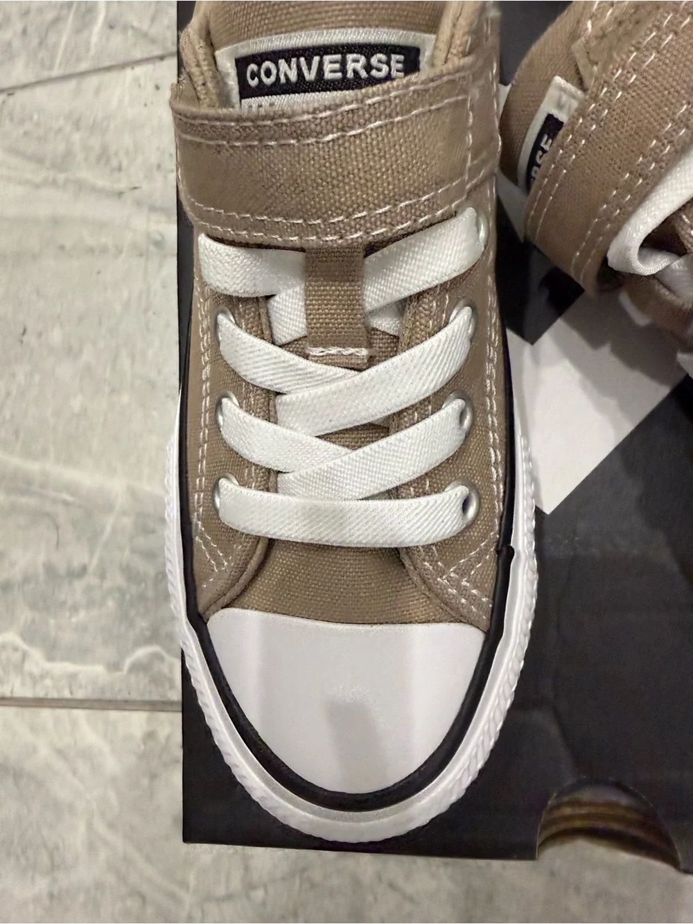 New boys Converse Sz 12 Low Top Shoes in Taupe with White Trim